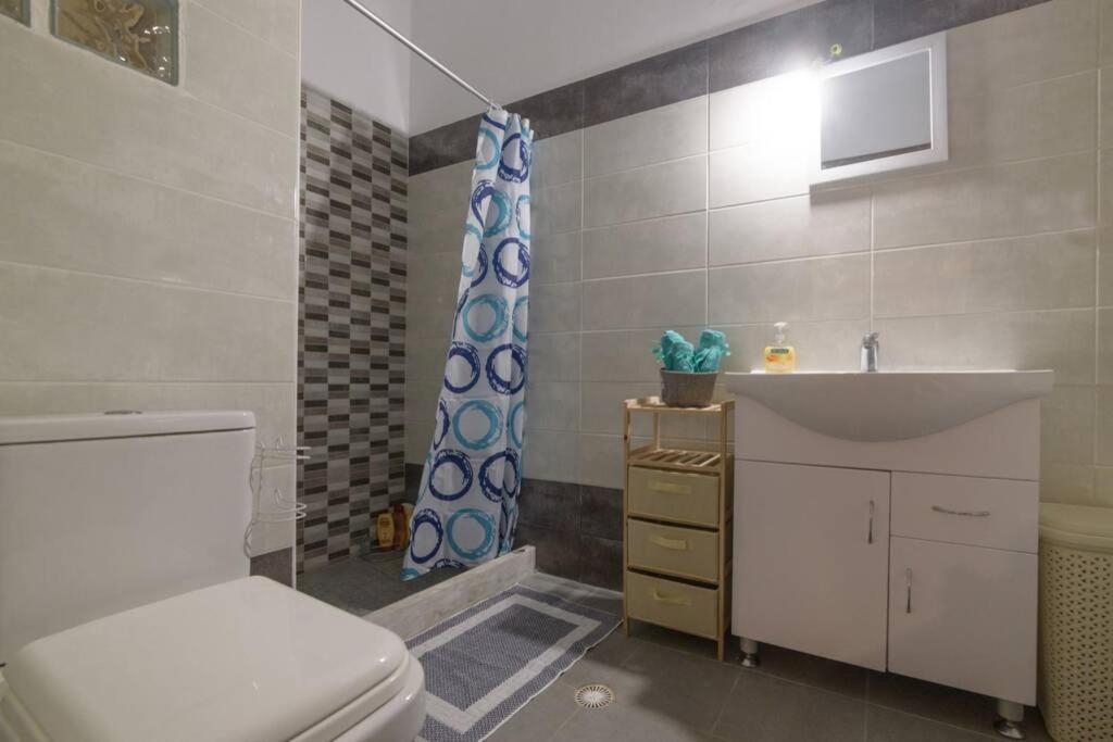 Bright Newly Renovated Apt Near Beach & Center+Ac Anemomylos Bagian luar foto
